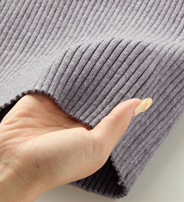 GeeRA（ジーラ）の「配色デザインくるみボタン付リブニット（ニット・セーター）」｜詳細画像