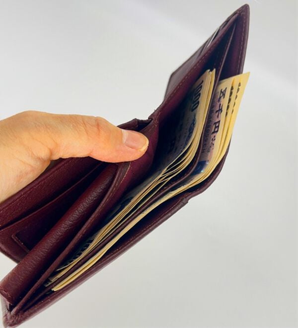 「＜ヒロココシノ・オム・ベーシック＞ソフトレザー折財布（メンズ財布・パスケース）」｜詳細画像