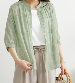 BELLUNA（ベルーナ）の「綿100％ギャザーデザインブラウス（ブラウス）」｜ミント系花柄