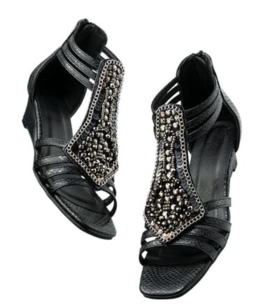 BELLUNA（ベルーナ）の「煌めくスパンコールビジューサンダル（サンダル・ミュール）」