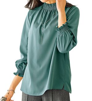 BELLUNA（ベルーナ）の「衿＆袖シャーリング使いブラウス（ブラウス）」｜セージ