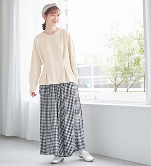 Viola e Viola（ヴィオラ エ ヴィオラ）の「タック使いドルマンパフ袖プルオーバー（カットソー）」｜エクリュ