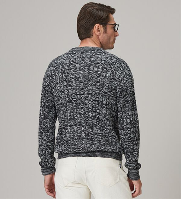 「２色で編み上げる高見えケーブル編セーター（メンズニット・セーター）」｜詳細画像