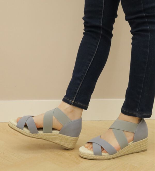 BELLUNA（ベルーナ）の「＜Ｓｏｉｔｔｏ　Ｍｅ＞クッション中敷フィットサンダル（サンダル・ミュール）」｜詳細画像