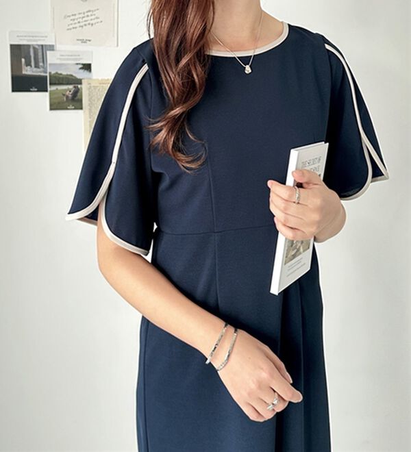 GeeRA（ジーラ）の「スリット入りフレアースリーブワンピース（その他ワンピース）」｜詳細画像