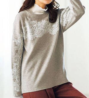 BELLUNA（ベルーナ）の「レースが美しいニットプルオーバー（ニット・セーター）」｜グレー系