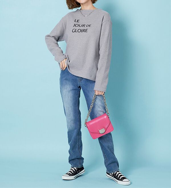 BELLUNA（ベルーナ）の「ふんわり裏起毛ニットソーロゴプルオーバー（カットソー）」｜詳細画像