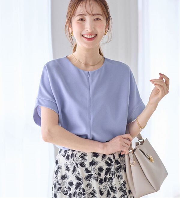 alotta（アロッタ）の「ジップ使いドルマンブラウス（ブラウス）」｜ライトブルー