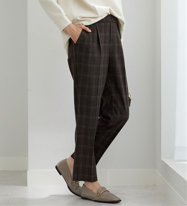 BELLUNA（ベルーナ）の「サマ見え(スーパーウォーム)ウール調素材美脚テーパードパンツ（テーパードパンツ）」｜詳細画像