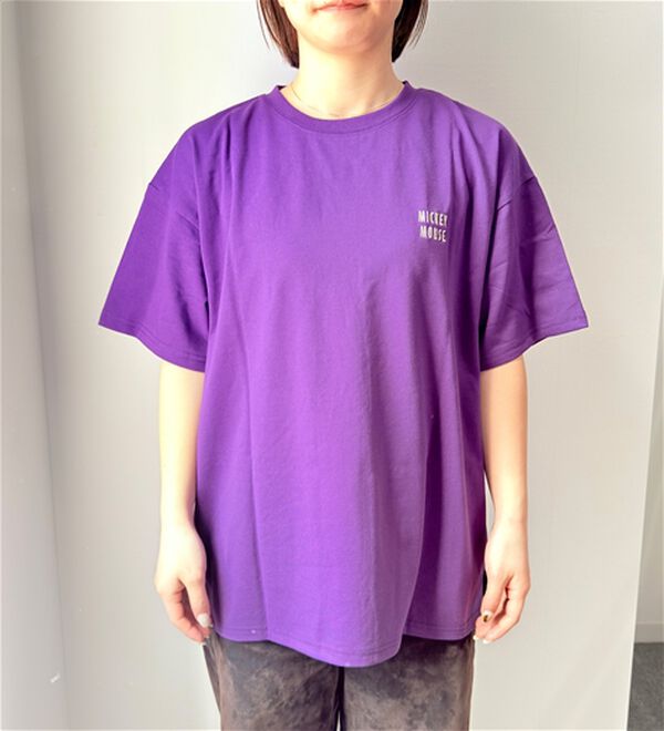 BELLUNA（ベルーナ）の「＜Ｄｉｓｎｅｙ＞【ミッキー】バックサガラ刺しゅうワイドシルエットＴシャツ（Tシャツ）」｜詳細画像