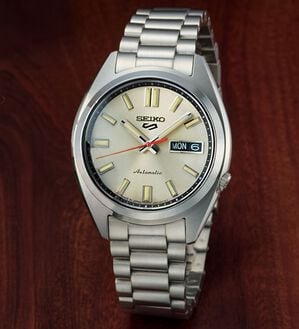 「ＳＥＩＫＯ　５スポーツ　ＳＮＸＳシリーズ（メンズ腕時計）」｜アイボリー