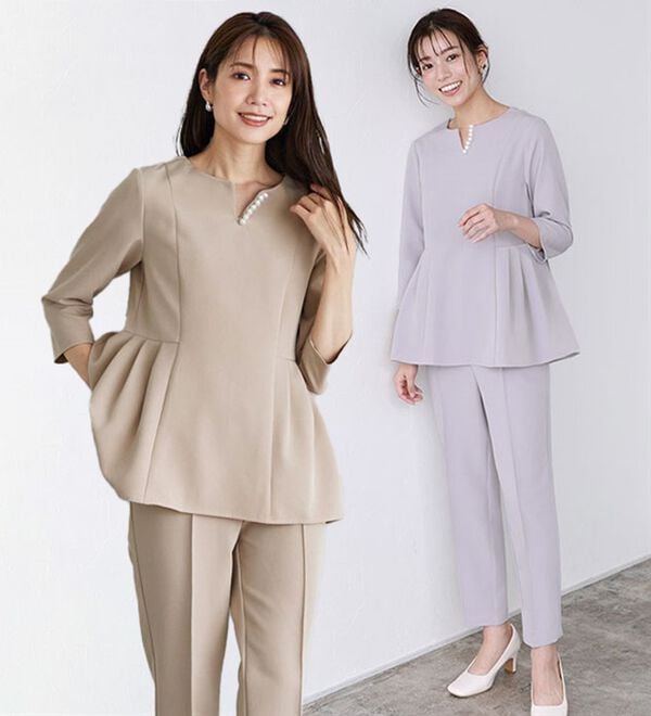 Pierrot（ピエロ）の「【選べる丈】キーネックパールブラウスセットアップ（その他スーツ）」｜詳細画像