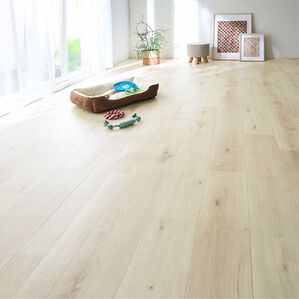 iellio（イエリオ）の「ペット対応フロアクッション＜簡単ロール式・フローリング調・防水・はっ水・抗菌・防カビ・消臭・防炎・滑りにくい・日本製＞（カーペット）」｜ラスティックオーク