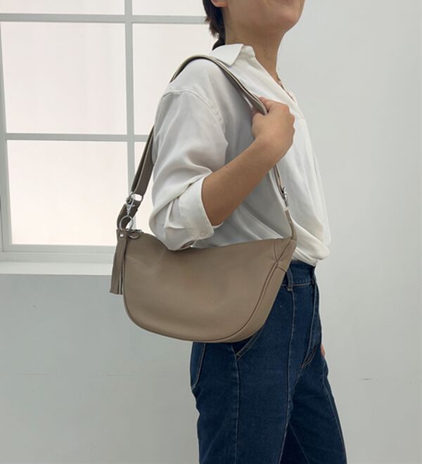 BELLUNA（ベルーナ）の「牛革舟形ショルダー（ショルダーバッグ）」｜詳細画像