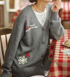 BELLUNA（ベルーナ）の「配色刺しゅう使いニットカーディガン（ニットカーディガン）」｜詳細画像