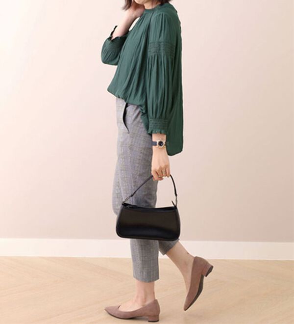 BELLUNA（ベルーナ）の「ビンテージサテンシャーリング使いブラウス（ブラウス）」｜詳細画像