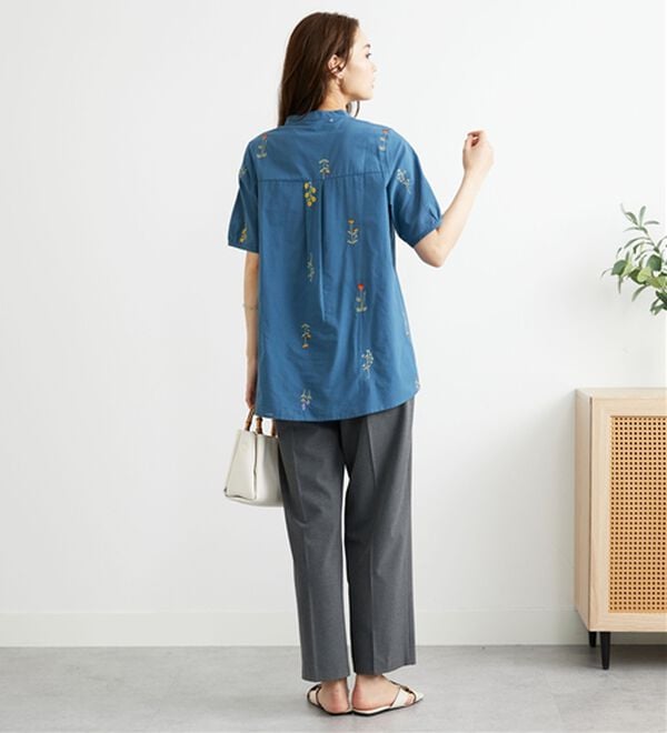 BELLUNA（ベルーナ）の「【Ｌａｇｒｉｌｕａ】花柄刺しゅうデザインチュニック（チュニック）」｜詳細画像