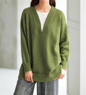 BELLUNA（ベルーナ）の「衿レイヤードで気分が上がる！Ｖネックゆったりセーター（ニット・セーター）」｜グリーン