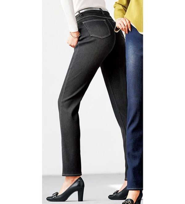 BELLUNA（ベルーナ）の「裏ベロアストレッチデニムパンツ（フルレングスパンツ）」｜ブラック(デニム)