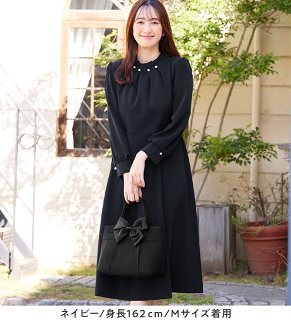 alotta（アロッタ）の「【嬉しい５つの機能付】ネックパール調タックフレアーワンピース（その他ワンピース）」｜詳細画像