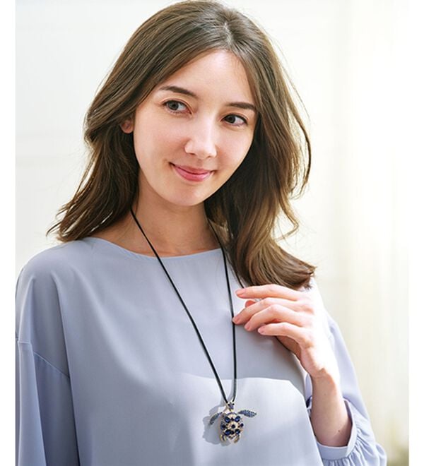BELLUNA（ベルーナ）の「ウミガメモチーフジュエルペンダント（ネックレス・ペンダント）」｜詳細画像