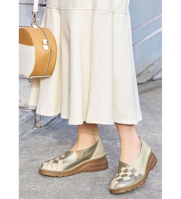 「アビータ　配色メッシュシューズ（パンプス）」｜アイボリー／シルバー