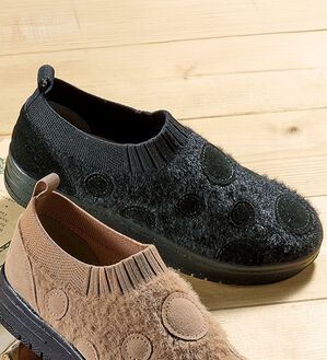 BELLUNA（ベルーナ）の「ドットデザイン軽量ニットシューズ（スリッポン）」｜ブラック