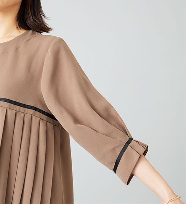 BELLUNA（ベルーナ）の「【Ｌａｇｒｉｌｕａ】配色ライン使いタックデザインブラウス（ブラウス）」｜詳細画像