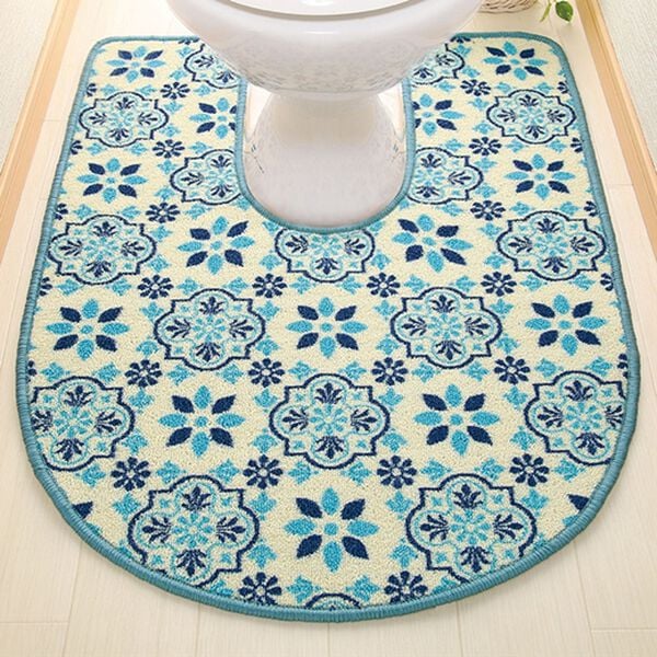 「奥までしっかりガード！耳長トイレマット（トイレマット）」｜タイルブルー