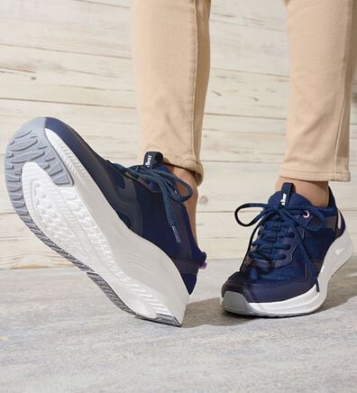 「ゴールデンベア５Ｅはっ水厚底シューズ（スニーカー）」