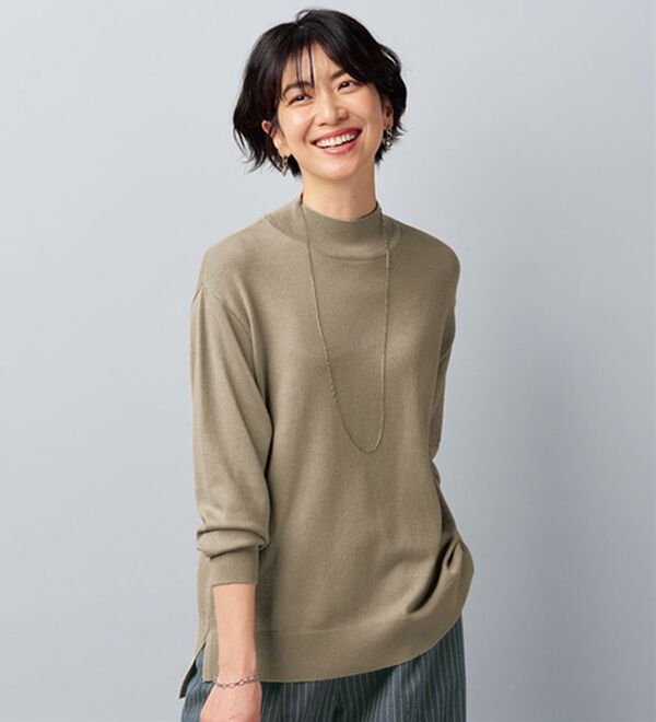 BELLUNA（ベルーナ）の「ロンＴが苦手な方に！なめらかシルクタッチニットＴ（ニット・セーター）」｜グレージュ
