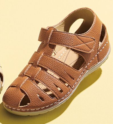 BELLUNA（ベルーナ）の「やわらかレザー調グルカ風シューズ（サンダル・ミュール）」