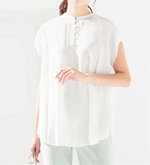 alotta（アロッタ）の「楊柳素材クルミボタンチュニックブラウス（チュニック）」｜オフホワイト