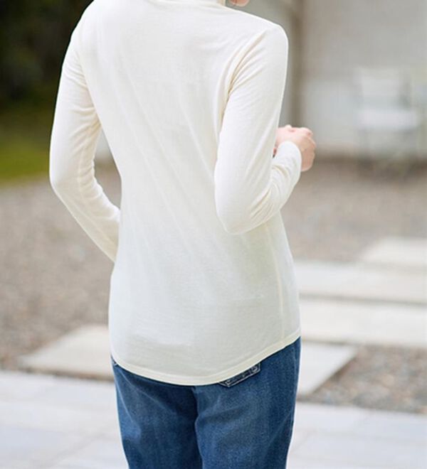 LAVIENNE（ラヴィエンヌ）の「【うす・軽・温】綿１００％吸湿発熱あったかタートルネックインナー（肌着・インナーウェア）」｜詳細画像