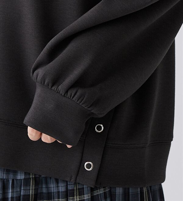 BELLUNA（ベルーナ）の「裾ボタン使いスタンドネックプルオーバー（カットソー）」｜詳細画像