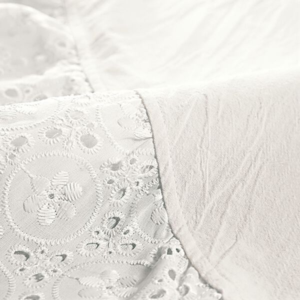 BELLUNA（ベルーナ）の「体型隠してフェミニンコーデ♪刺しゅう切替ブラウス（ブラウス）」｜詳細画像