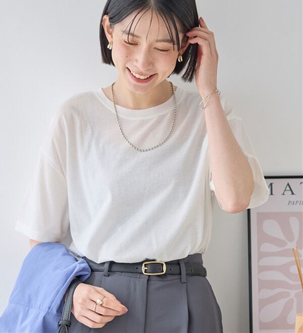 Viola e Viola（ヴィオラ エ ヴィオラ）の「ほんのり透け感綿混セミシアートップス（カットソー）」｜オフホワイト