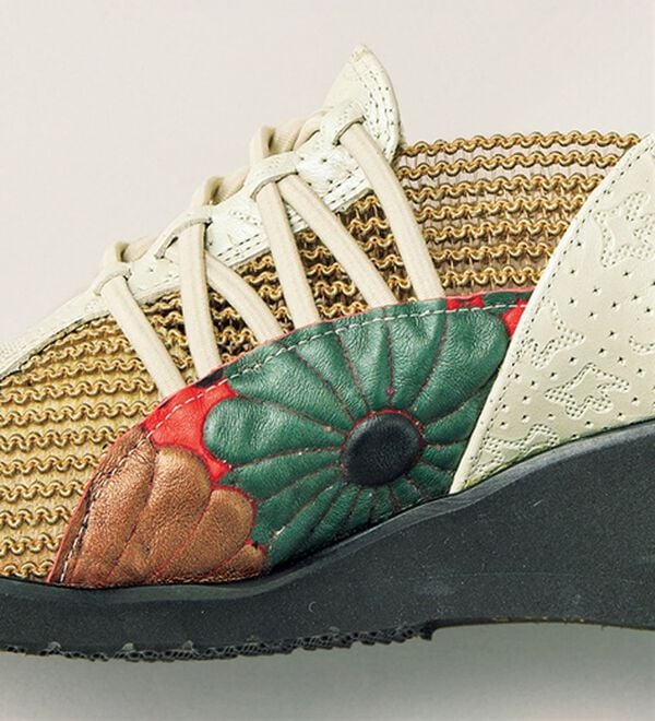 BELLUNA（ベルーナ）の「＜マテラ＞５Ｅ幅広フラワー本革型押シューズ（フラットシューズ）」｜詳細画像