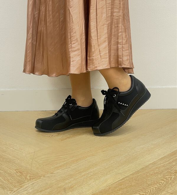 BELLUNA（ベルーナ）の「すっきり見え！５Ｅサイドストレッチシューズ　外反母趾対応（スニーカー）」｜詳細画像