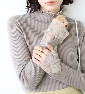 GeeRA（ジーラ）の「大人可愛い！レースが上品なハイネックニット（ニット・セーター）」｜グレージュ