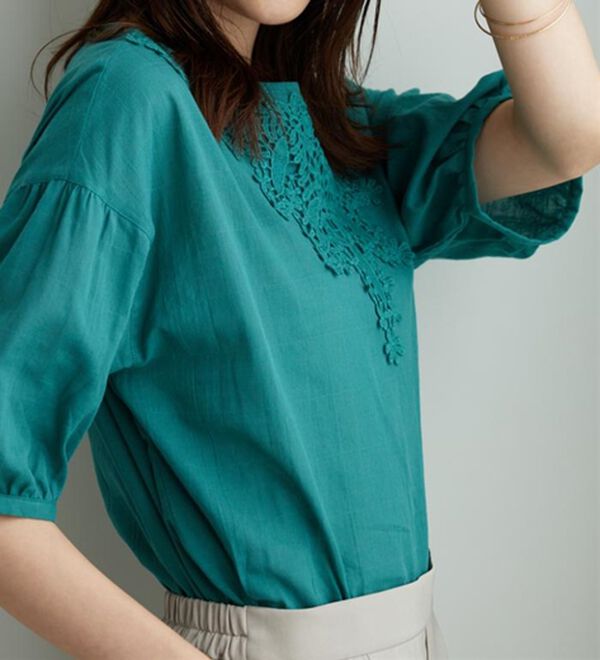 BELLUNA（ベルーナ）の「華やかモチーフレースデザインブラウス（ブラウス）」｜詳細画像