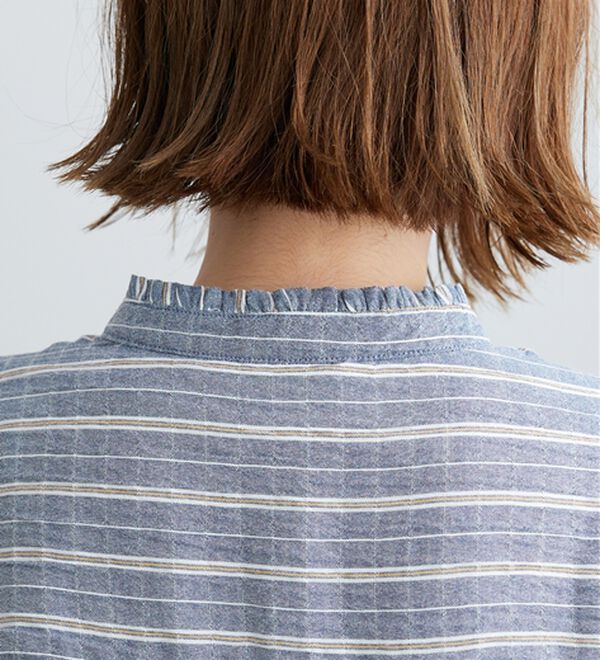 BELLUNA（ベルーナ）の「【お気軽シャツ】ぽこぽこ素材衿＆袖フリルデザインブラウス（ブラウス）」｜詳細画像