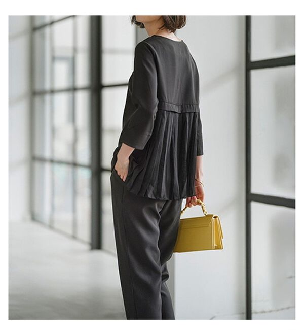 RANAN（ラナン）の「楽ちんキレイ見え！バックプリーツセットアップ（ブラウススーツ）」｜詳細画像