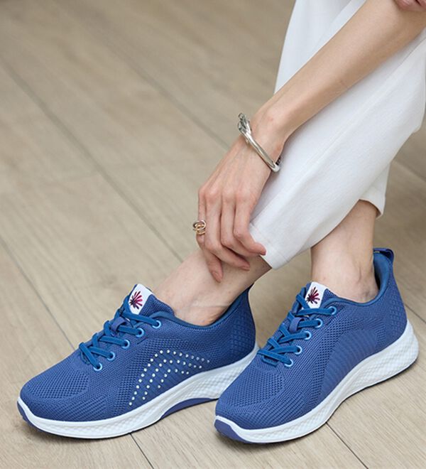 BELLUNA（ベルーナ）の「手を使わずに履けるニットスニーカー（スニーカー）」｜詳細画像