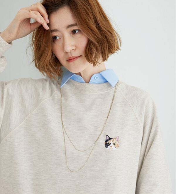BELLUNA（ベルーナ）の「ワンポイントネコ刺しゅう裏毛プルオーバー（カットソー）」｜詳細画像