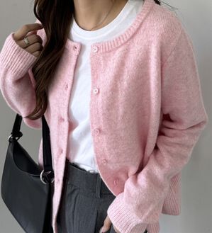 GeeRA（ジーラ）の「ニットクルーネックカーディガン（ニットカーディガン）」｜ピンク