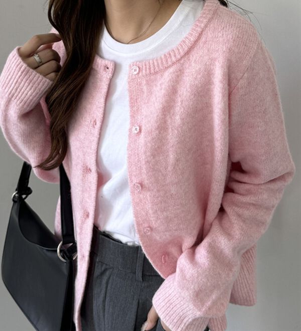 GeeRA（ジーラ）の「ニットクルーネックカーディガン（ニットカーディガン）」｜ピンク