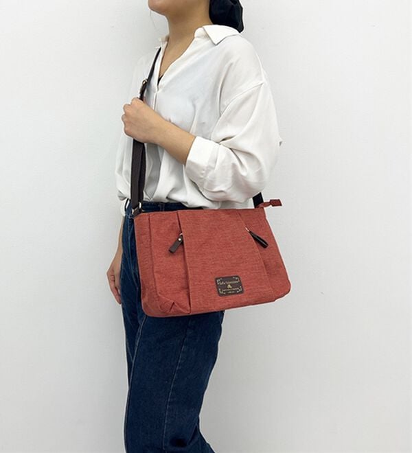 BELLUNA（ベルーナ）の「＜ソフィア・バレンチノ＞お財布の指定席がある軽量ショルダー（その他バッグ）」｜詳細画像