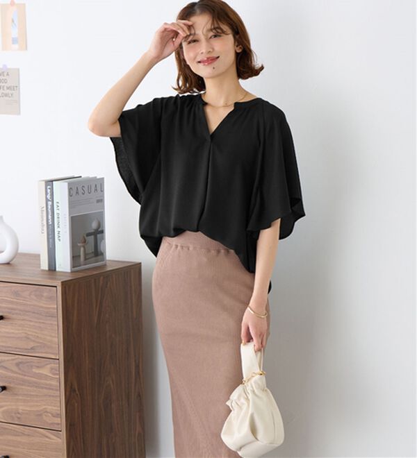 Viola e Viola（ヴィオラ エ ヴィオラ）の「【接触冷感】さらっと涼感フレアスリーブブラウス（ブラウス）」｜詳細画像