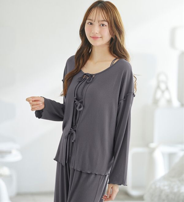 YU'NOW（ユナウ）の「＜リボンカーデ&times;ロングパンツ＞ぷるるん谷間のルームウエア３点セット（パジャマ・ルームウェア）」｜チャコールグレー